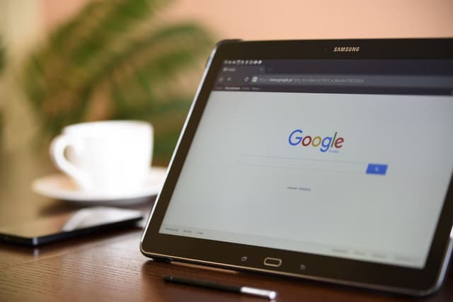 Google Moja Firma: Twój Darmowy Asystent Sprzedaży w Google Maps – Jak Go Używać?